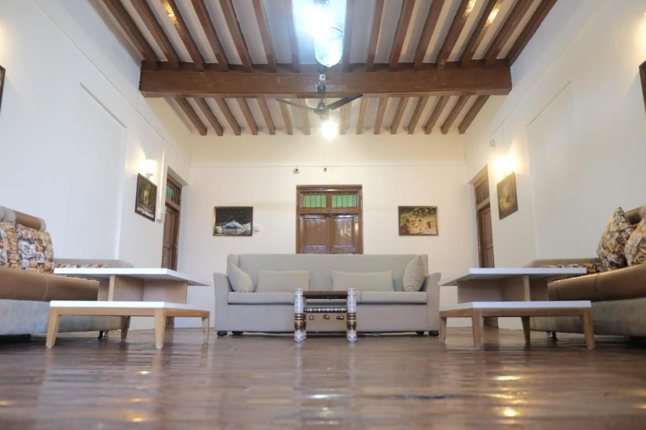 Hotel Ashirwad Junagadh Exterior foto